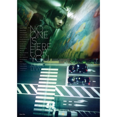 ジュリアンレヴィ写真集 『NO ONE IS HERE FOR YOU』（B）