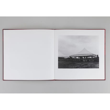 村越としや写真集『火の粉は風に舞い上がる』