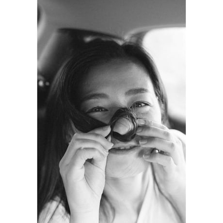 川島小鳥写真集　『つきのひかり あいのきざし』