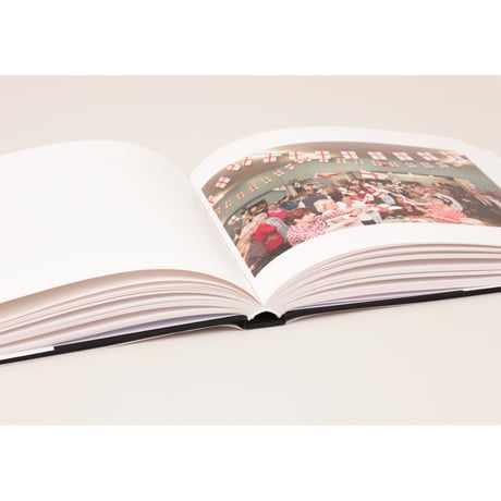 LES ANGLAIS / THE ENGLISH  Henri Cartier-Bresson, Martin Parr