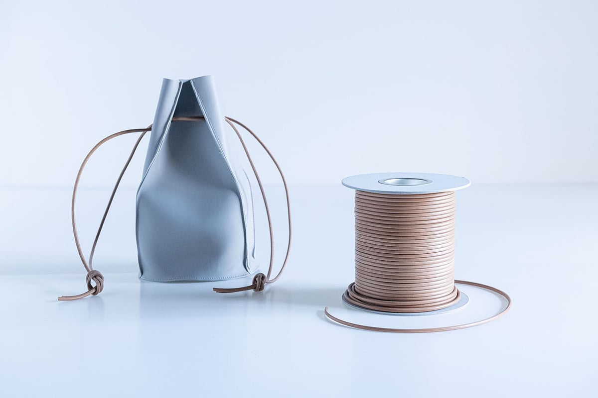 革 巾着袋 ケース アンモナイト オリジナル生地】アンモナイト化石の巾着ポーチ/ショルダー