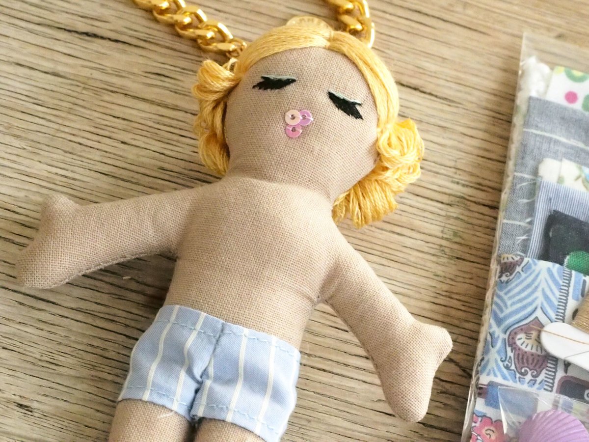 バッグチャームのカスタムキット（ストライプのショートパンツ