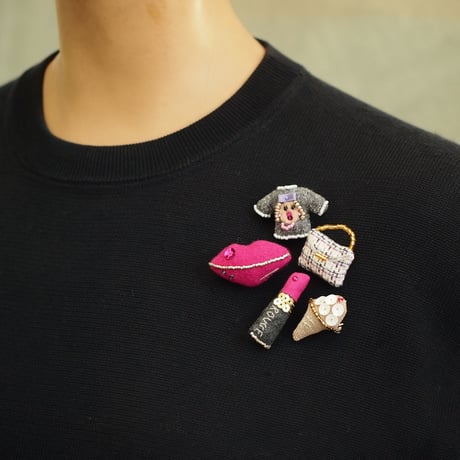 Kiss Brooch
