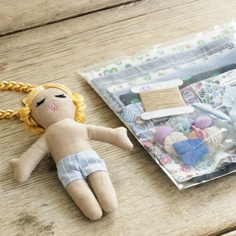 バッグチャームのカスタムキット（ストライプのショートパンツ