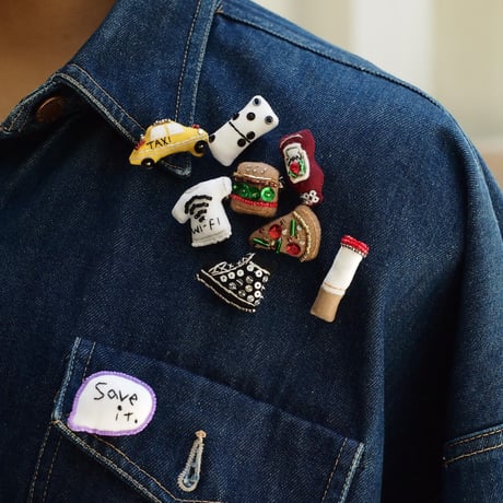 Miniature Tobacco Brooch