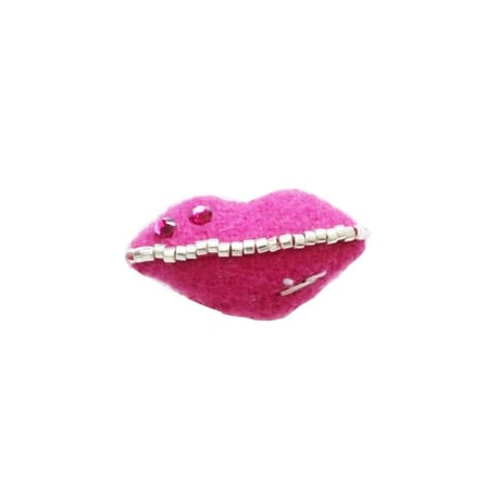 Miniature Kiss Brooch