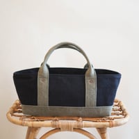 ＊受注制作＊【MILITARY TWILL】蓋付きしかくトート　よこなが（クロ×モスグリーン）