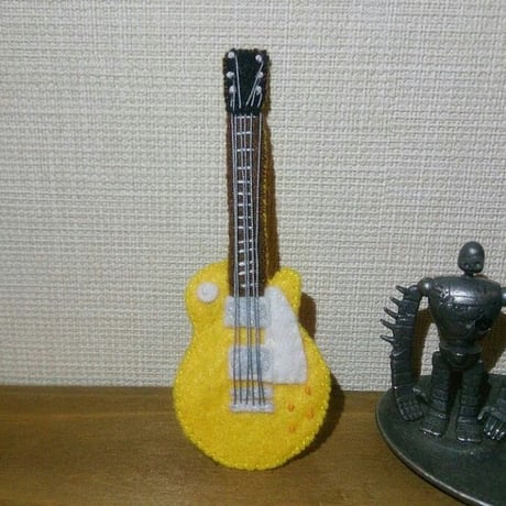 【ご注文品】フェルトのギターブローチ（レスポール・黄色）