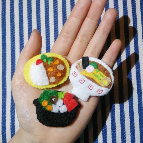 フェルトのカレーライスブローチ