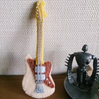 フェルトのギターブローチ（ジャズマスター）