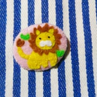 【ご注文品】フェルトのライオンブローチ