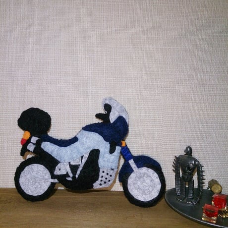 【ご注文品】フェルトのバイクブローチ（トランザルプ600VH）