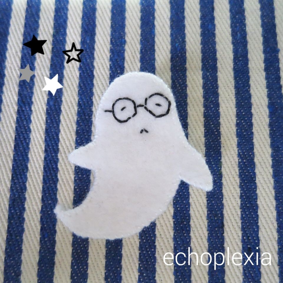 フェルトのメガネおばけブローチ | echoplexia