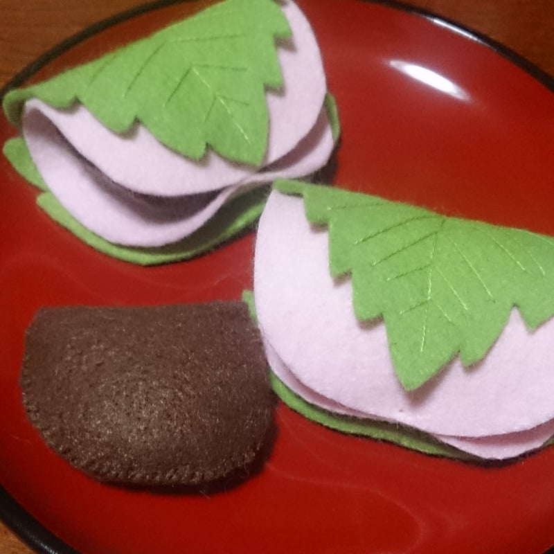 フェルトの桜餅 2個セット／おままごと | echoplexia