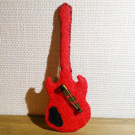 フェルトのギターブローチ（SG）