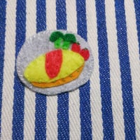 フェルトのオムライスブローチ