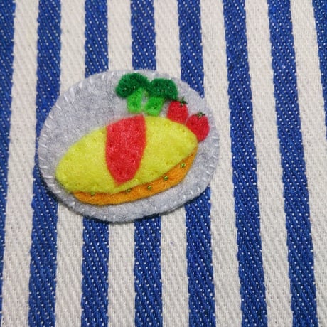 フェルトのオムライスブローチ