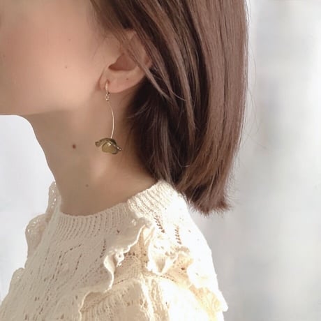 Crystal Clear Single Flower Clip on Earrings / OLIVE