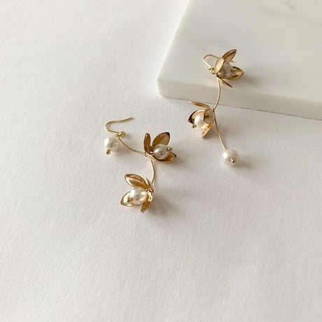 Blooming Flower Pierced Earrings