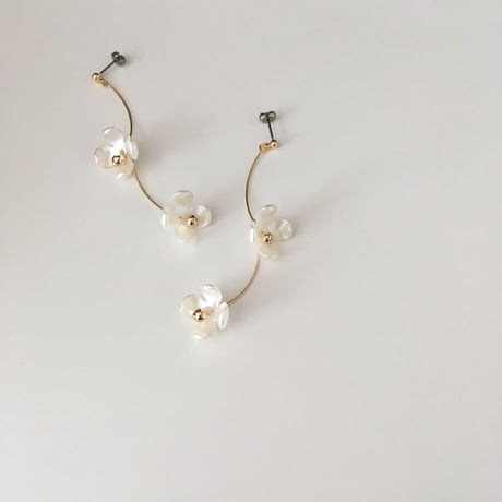 Tiny Pearl Flower Pierced Earrings