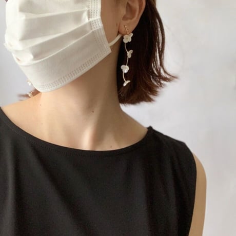 Blooming Pearl Flower Pierced Earrings