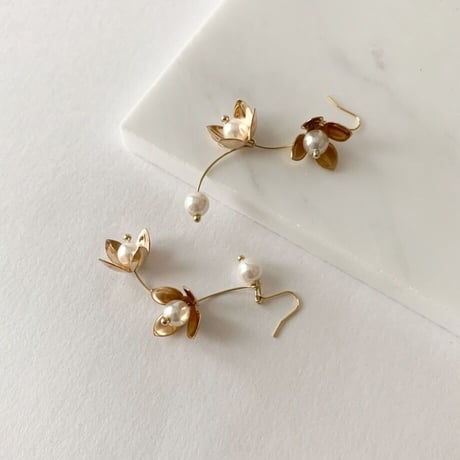 Blooming Flower Pierced Earrings