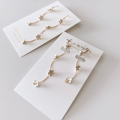 Blooming Petit Flower Clip on Earrings / SNOW
