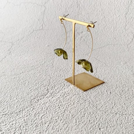 Crystal Clear Single Flower Pierced Earrings / OLIVE