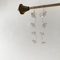 Blooming Crystal Flower Pierced Earrings / GRAY