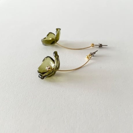 Crystal Clear Single Flower Pierced Earrings / OLIVE