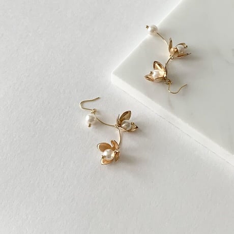 Blooming Flower Pierced Earrings