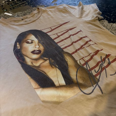 Aaliyah portrait tee (M)