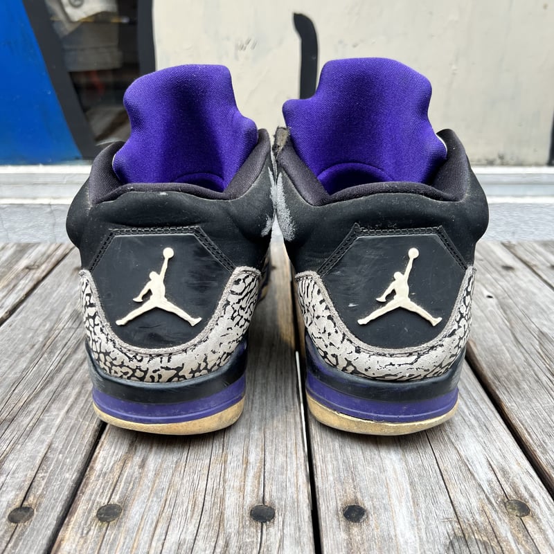 NIKE JORDAN