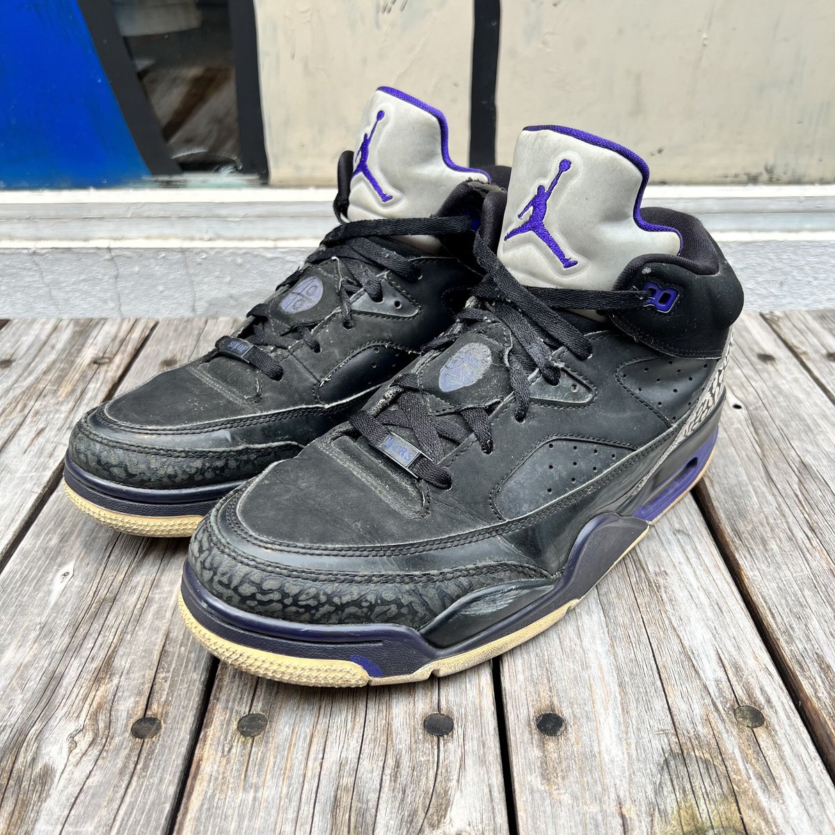 NIKE JORDAN