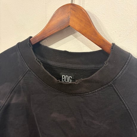 BDG "bleached" crewneck sweat(M)