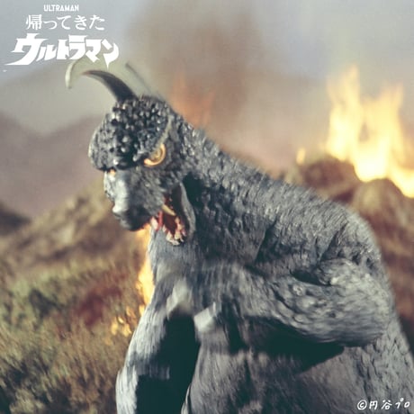 帰ってきたウルトラマン第1話「怪獣総進撃」より、怪獣アーストロン登場！RETURN OF ULTRAMAN T-SHIRTS