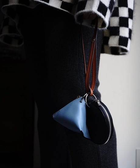 ROUND TRIANGLE POUCH【WOMENS】