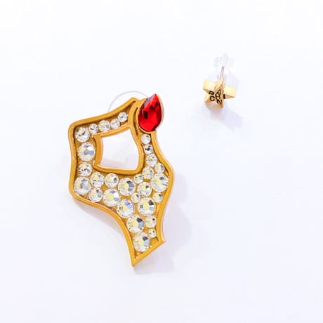 パチンッ！ ピアス