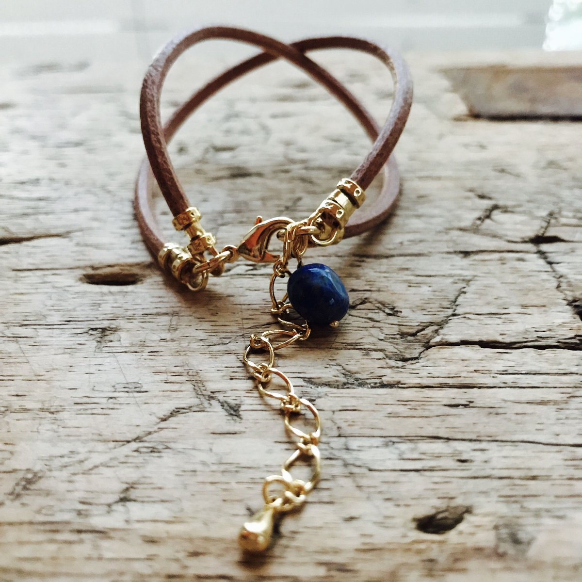ラピスラズリとナチュラル革丸紐2連のブレスレット | auseklis☆