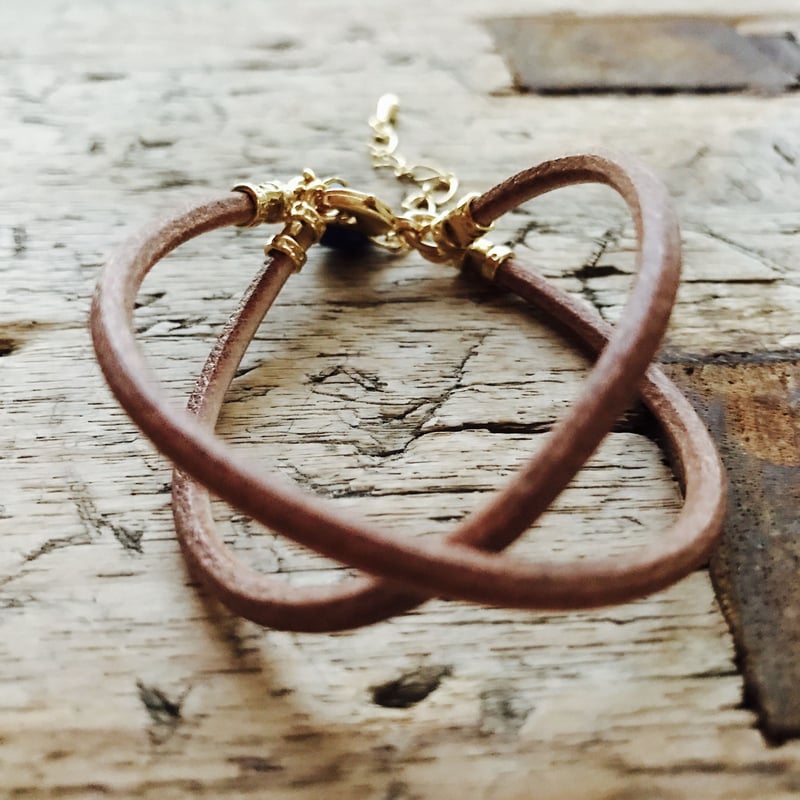 ラピスラズリとナチュラル革丸紐2連のブレスレット | auseklis☆