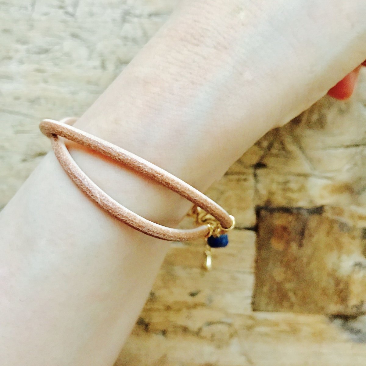 ラピスラズリとナチュラル革丸紐2連のブレスレット | auseklis☆