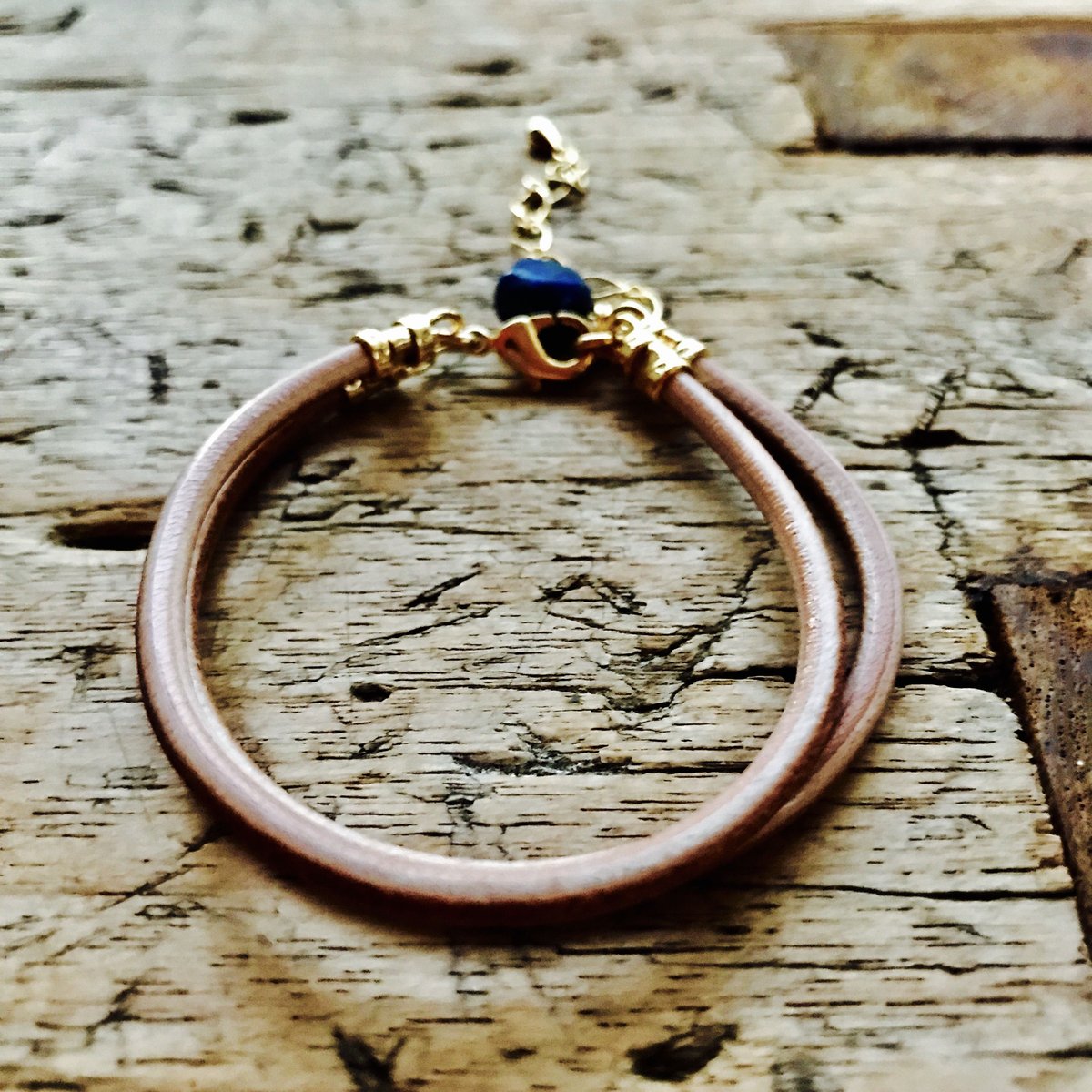 ラピスラズリとナチュラル革丸紐2連のブレスレット | auseklis☆