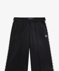 fredperry フレッドペリー Taped Track Shorts　( ブラックカラー）