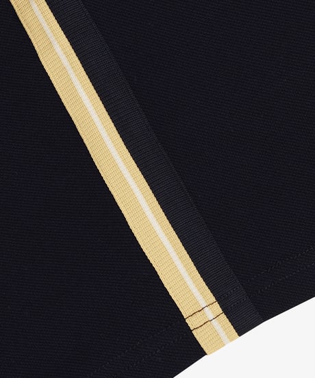 フレッドペリー  FREDPERRY  ウィメンズ　Tape Detail Polo Shirt（ BLACK / CHAMPAGNEカラー）