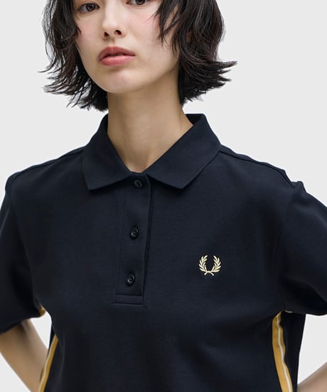 フレッドペリー  FREDPERRY  ウィメンズ　Tape Detail Polo Shirt（ BLACK / CHAMPAGNEカラー）