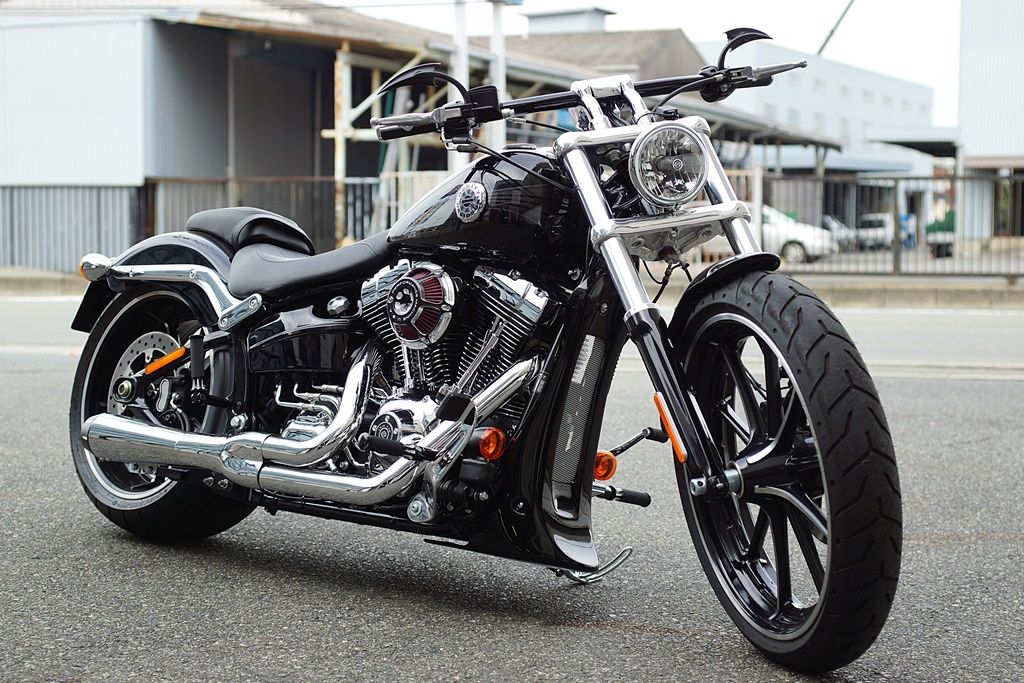 トライジャ製チンスポイラー　ブレイクアウト用 やっと発売開始！2018新型Softail 専用チンスポイラー