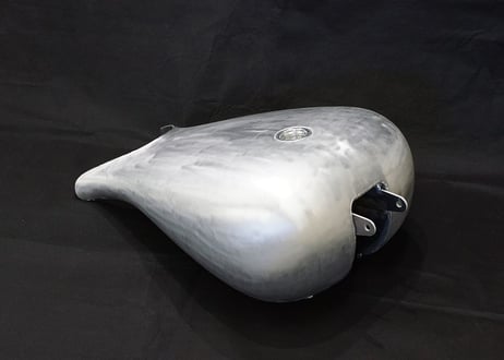 M8　ブレイクアウト専用アルミストレッチタンク　AST-M