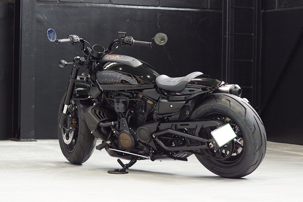 HIDE MOTORCYCLE製サイドナンバープレート　ハーレー　スポーツスター 2008以降 XL スポーツスター サイドナンバーブラケット INFINITY