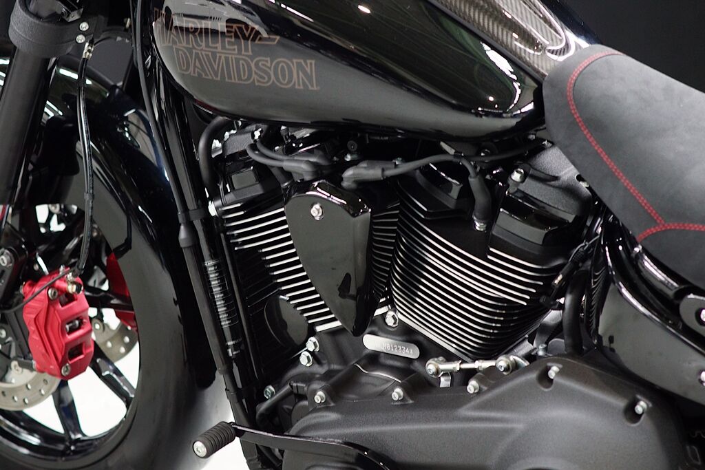 パワープラントモーターサイクル　コイルカバー　M8ソフテイル用　ブラック カスタムファクトリーノイズ□ イグニッションコイルカバー（未