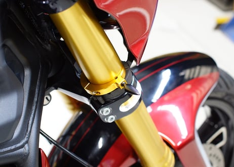 55mmフロントフォーク用ウインカーステー